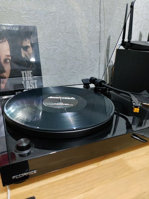 Виниловый проигрыватель Fluance RT-80 + пластинки.