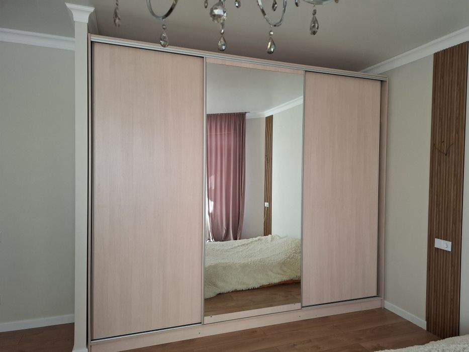 Продам шкаф-купе.