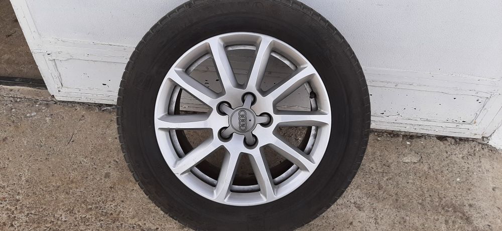4 genți cu cauciucuri de vară ptr Audi.