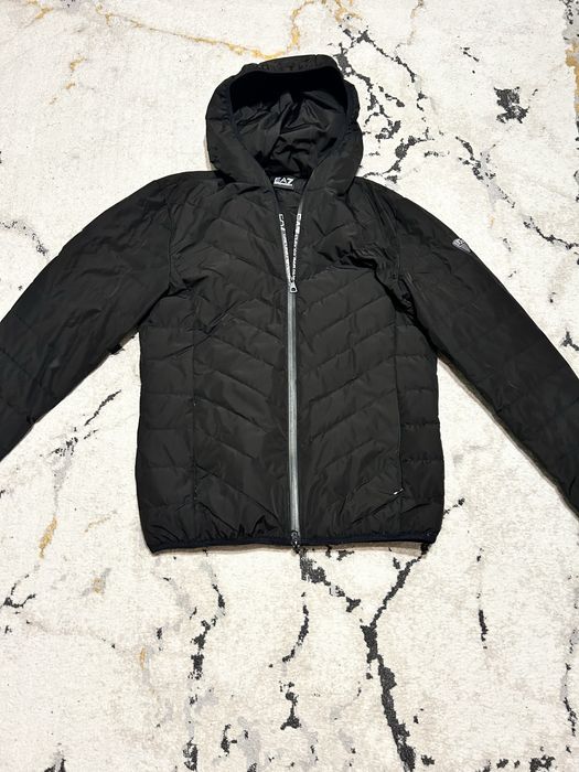 Vand geaca EA7 neagra