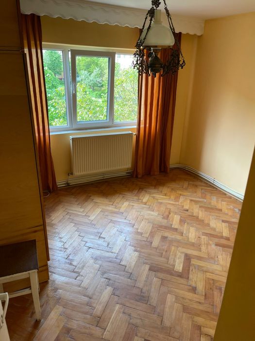 Inchiriez apartament cu 3 camere