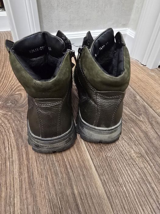 Продам кожанные сапоги