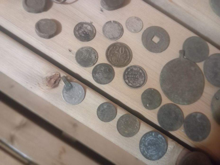 Продам монеты цена 40000