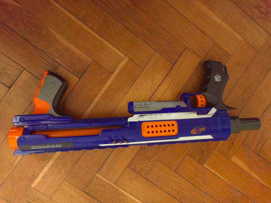 Нърф с барабан с обем 25+ патрона