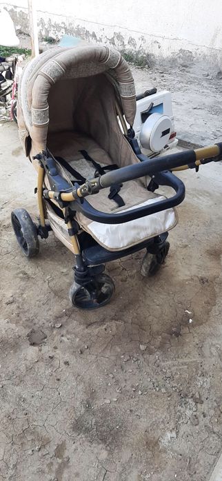 Стульчик для кормления и коляска