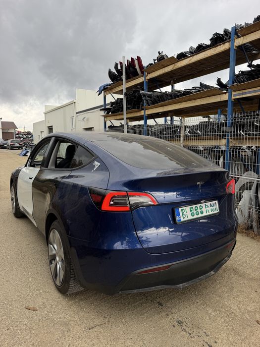TESLA Model Y 2023 — imagine 4