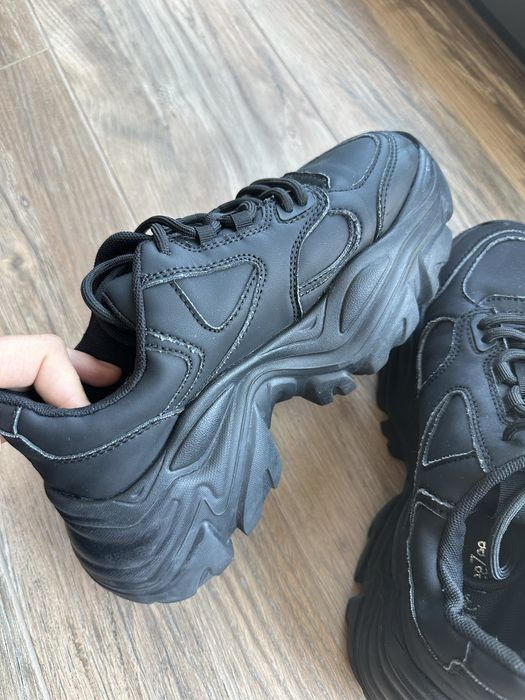 Дамски черни маратонки