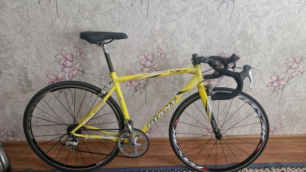 2004 Giant TCR SL Aluxx Yellow Once 

Wheelset.