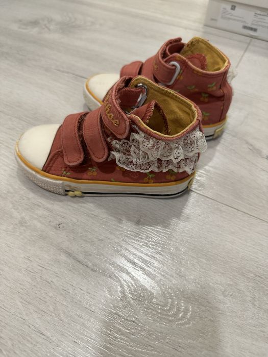 Кеды для девочки четыре года