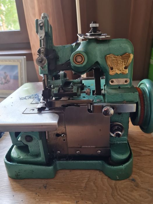 Продам оверлок бабочка