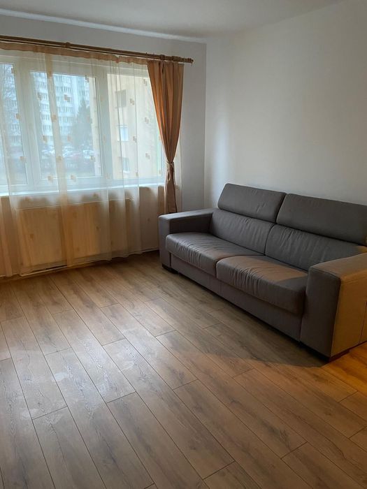 Închiriez garsoniera