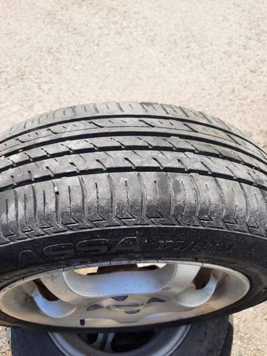 Автомобилни гуми с джанти