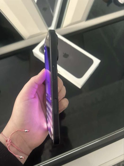 Iphone 16 negru mat   in stare foarte buna