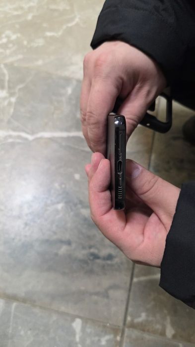 Самсунг s23 чёрный 256г