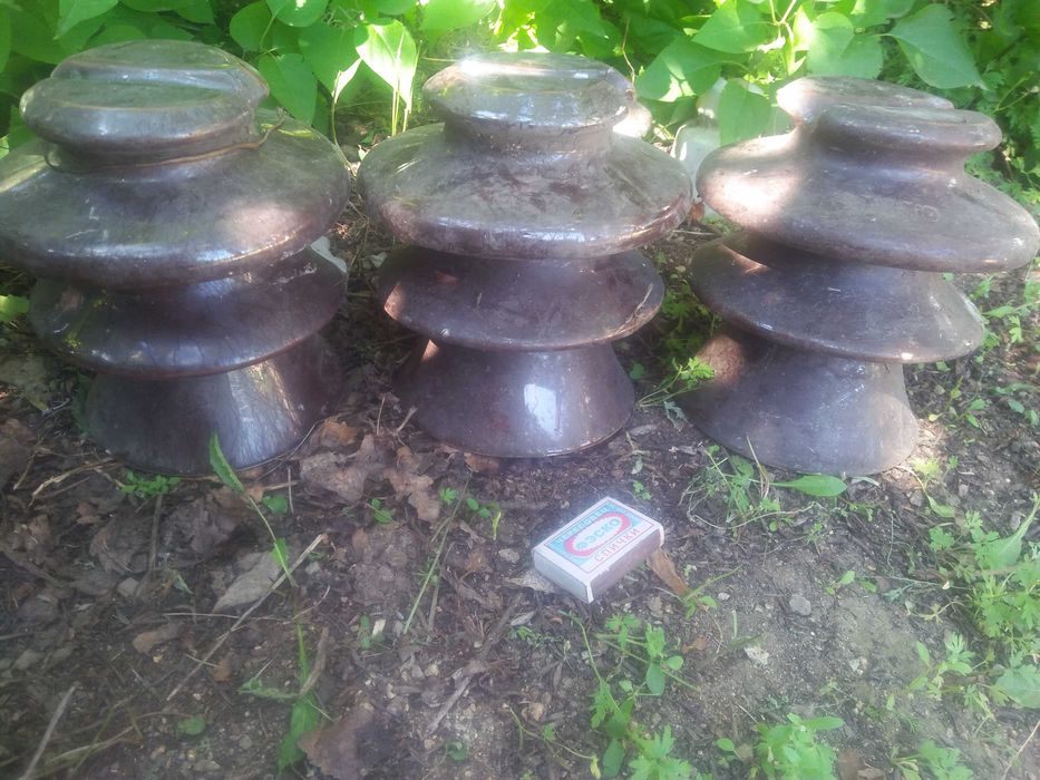 Продам изоляторы 3шт