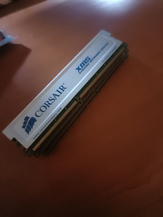 4 Rami Corsair Platinum Series XMS3200 retro