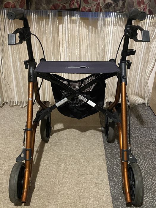 Cadru cu roti pliabil rolator carucior handicapp