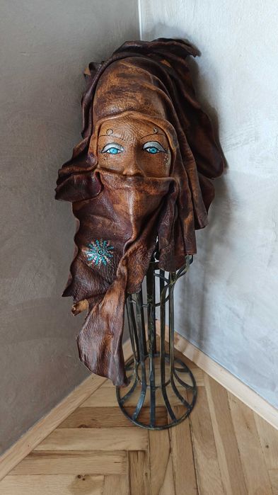 Кожено момиче забулено, декорация