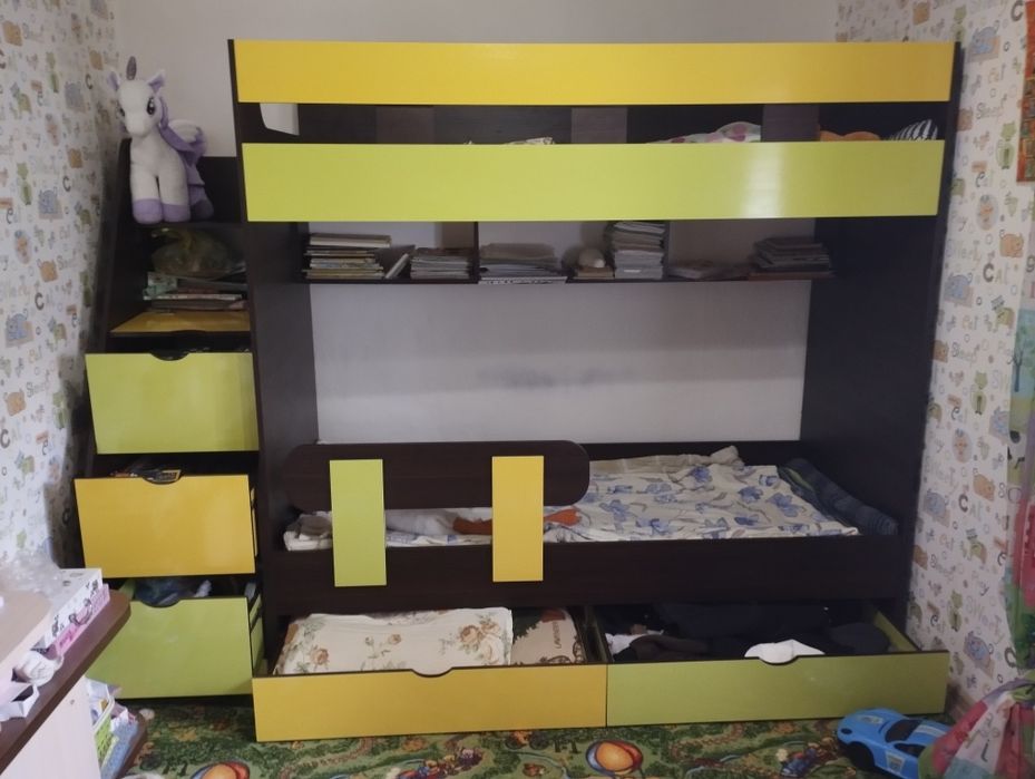 Продам двухъярусную кровать