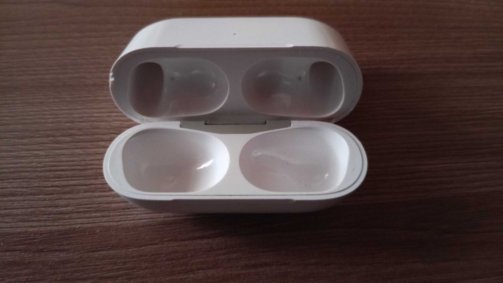 Кейс/футляр Airpods