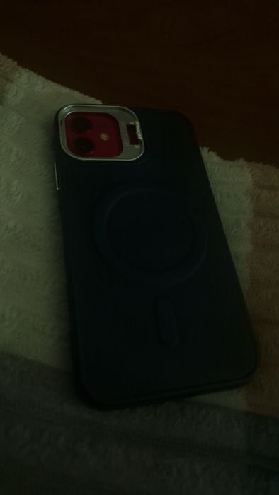 Продам 11 айфон.