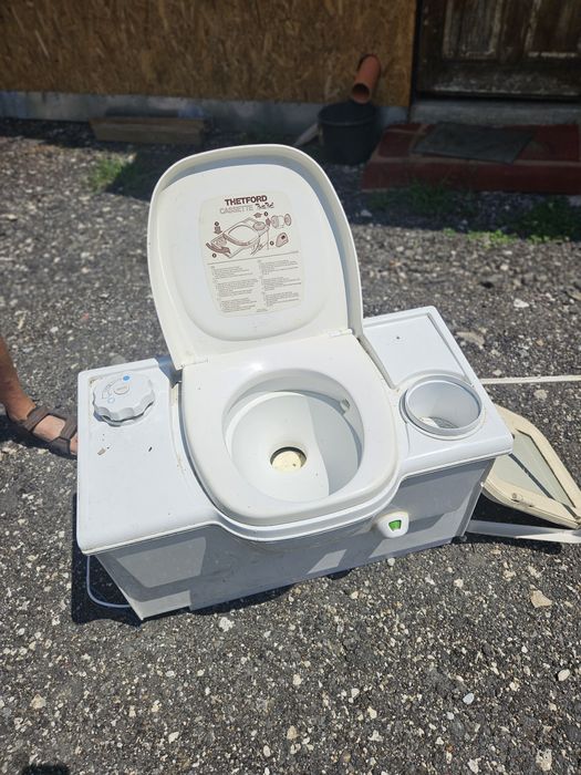 Kit wc cu golire exterioara tethford pe stanga sau pe dreapa rulota