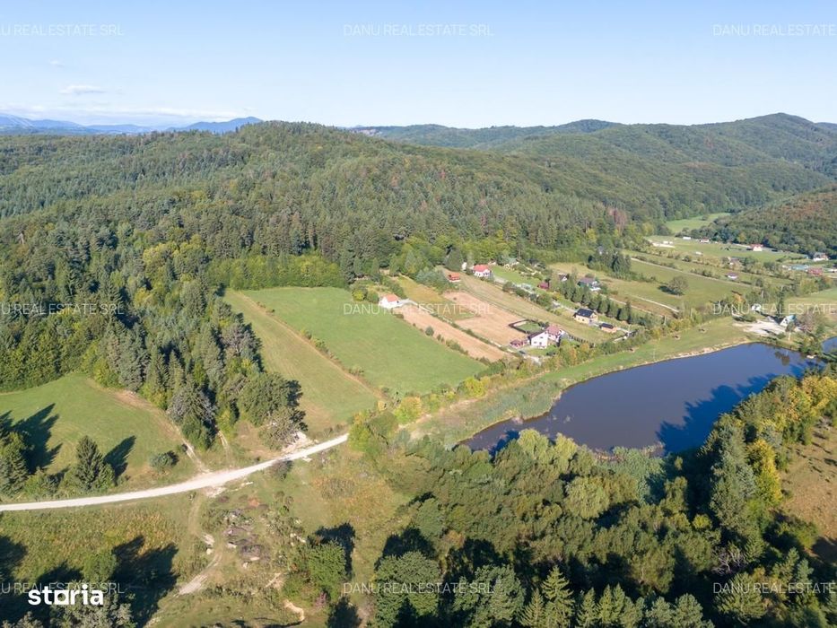 Teren intravilan 3.300 mp cu vedere către lac – Vulcan, zona lacurilor