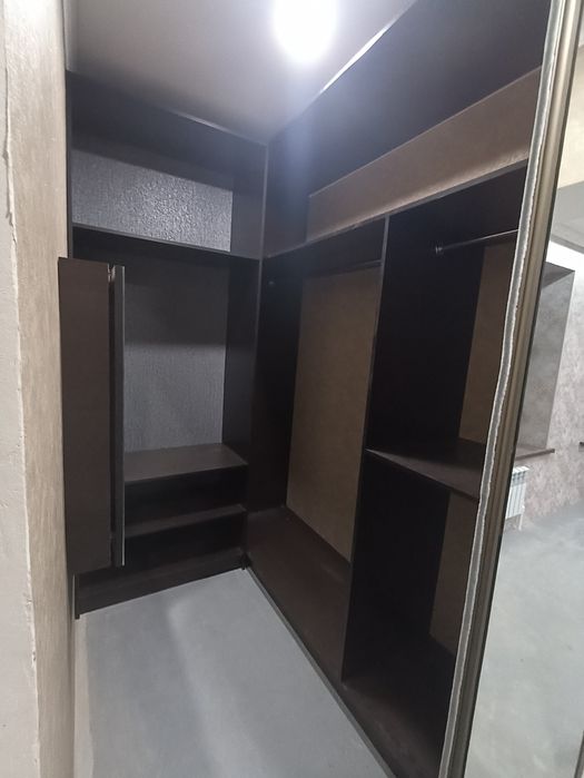 Встроенная мебель, потайные зеркала, гардеробные на заказ