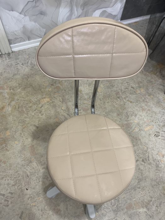 Продам стул на колесах