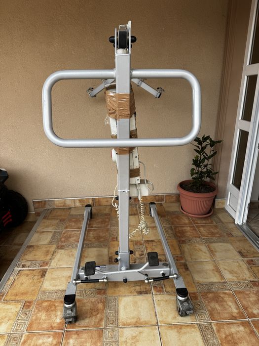 Macara/lift  electric persoane cu dezabilitati/infirme