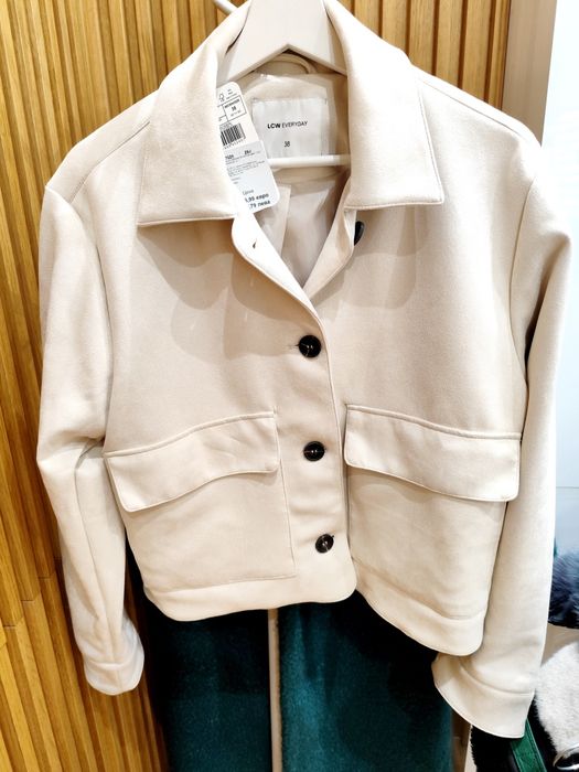 Връхно дамско яке М размер