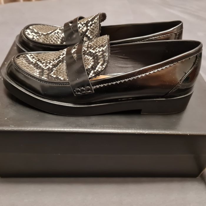 Vând pantofi Stradivarius marimea 37