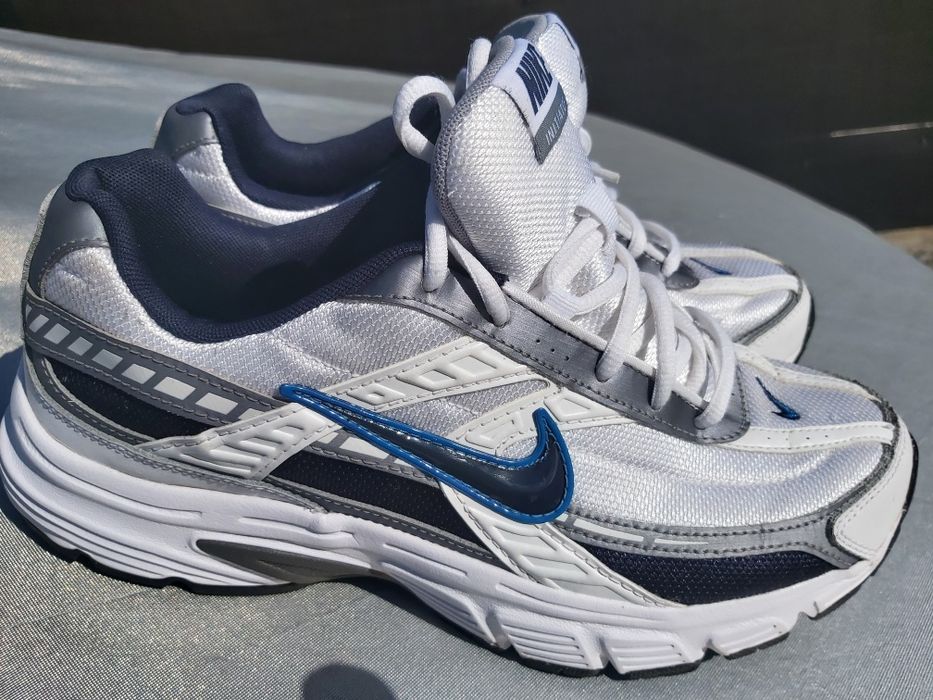 Vând pantofi sport foarte ușori  Nike Inițiator mărime 43-44 EUR, US 1