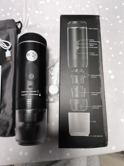 Портативна кафемашина с дигитален дисплей, която се зарежда с USB