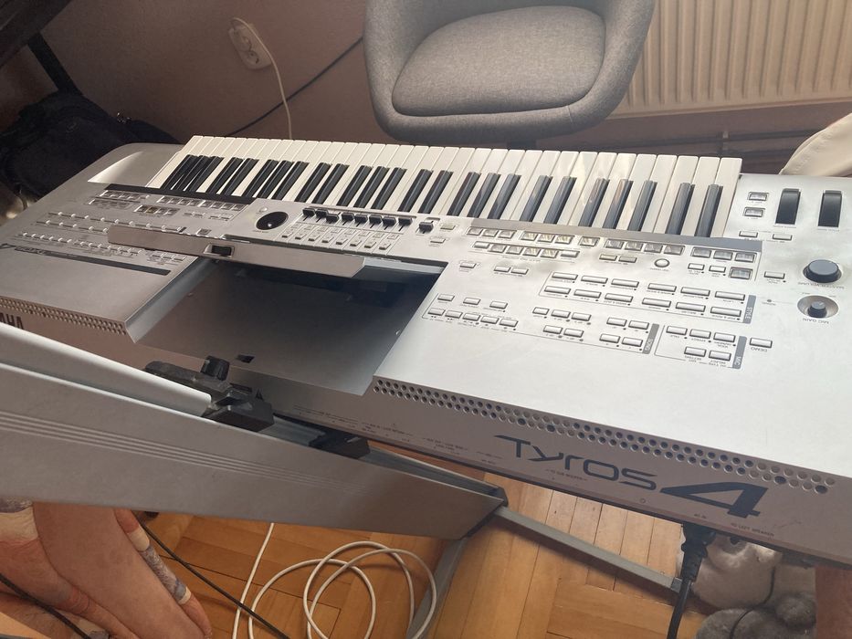 Orgă Yamaha Tyros 4