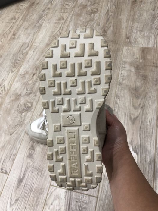 Продам кроссовки, размер 33-34