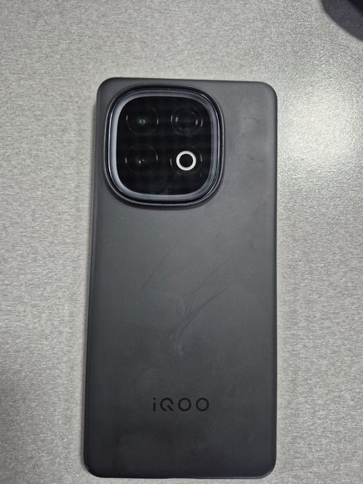 Продам смартфон iqoo