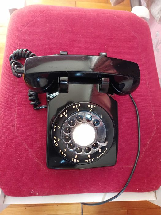 Телефон-бакелитов