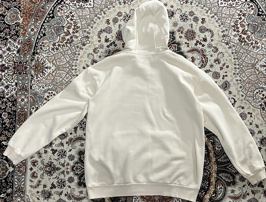 Бежевая толстовка