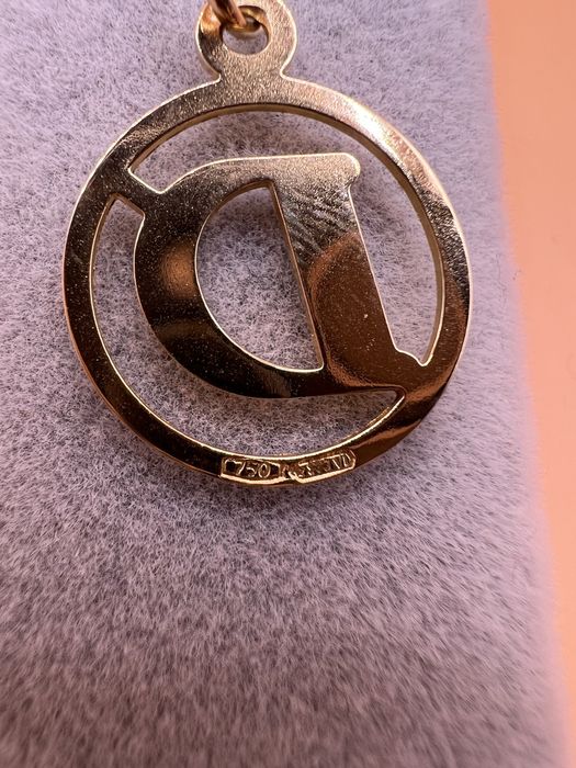 Продам золотой кулон.