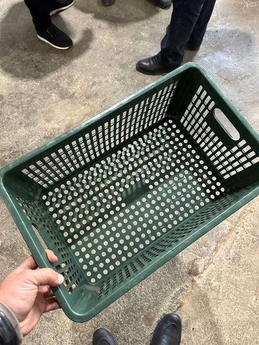 Yashiklar plastik harxil razmerda