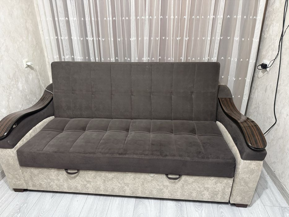 Диван для дома.