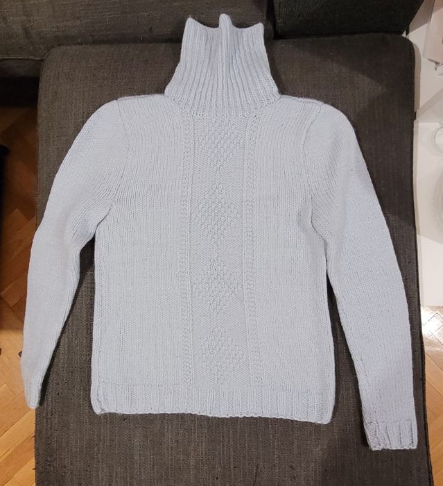 Ръчно плетени вълнени пуловери