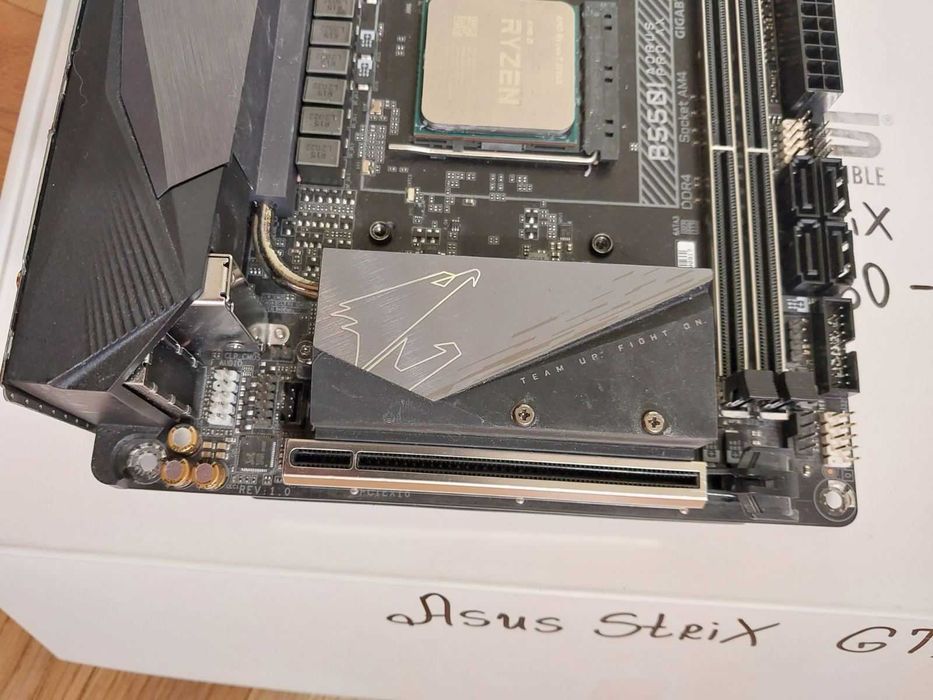 AMD Ryzen 7 3700X + Gigabyte B550i Aorus Pro AX Wi-Fi