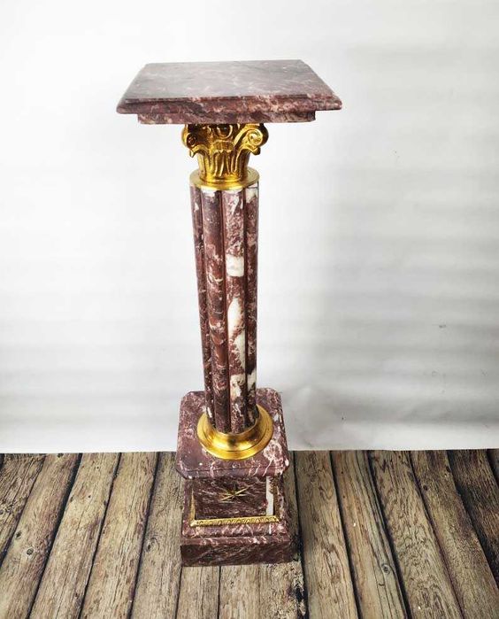 Мраморна колона - постамент /пепел от рози/