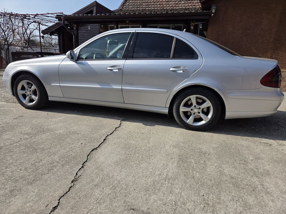 Vând Mercedes Benz 220