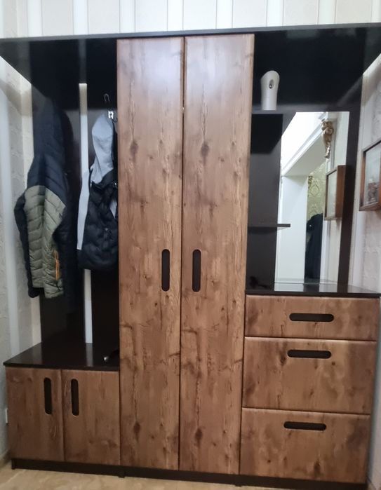 Продается диван, шкаф, спальная.