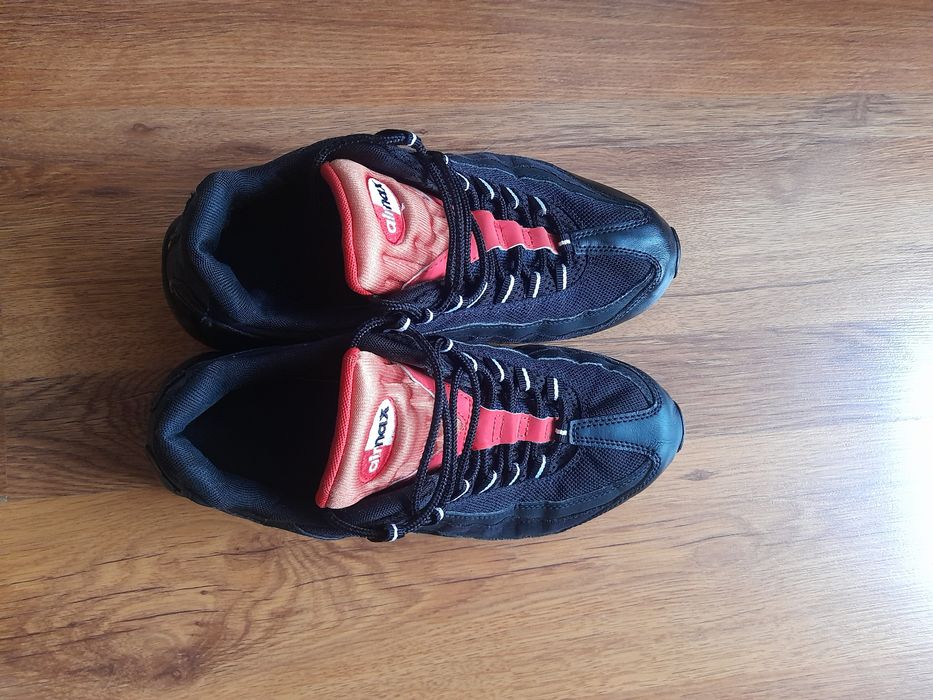 Nike Air max 95 маратонки 42 номер.