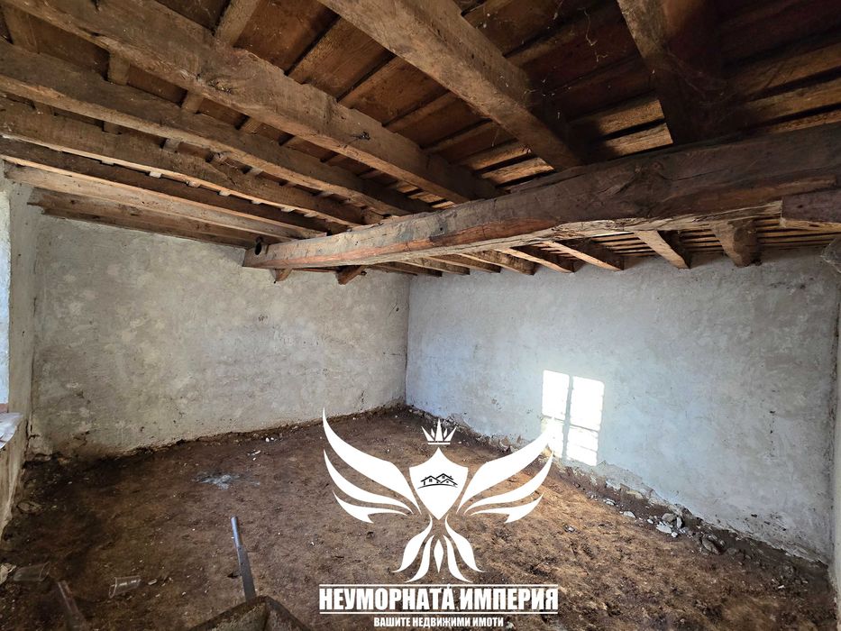 Продавам двуетажна вила/къща 285РЗП в 600кв.м двор в село Избеглии