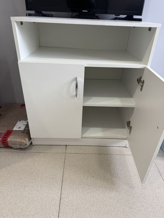 Срочно продам комод, стол, шкаф для кабинета